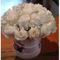 Boxes with 25 imported roses